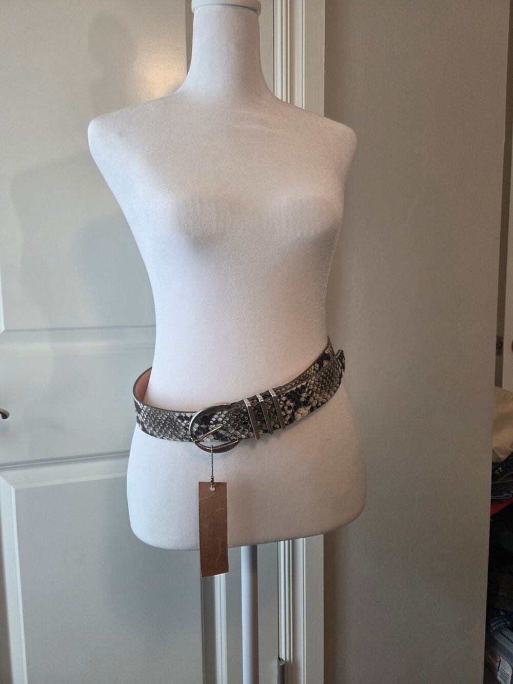 Women's "Brave 1992" Brand Leather Snakeskin Belt Size 30 NWT
